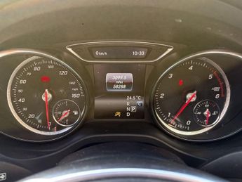 MERCEDES-BENZ GLA220 2.1 GLA220d AMG Line (Premium Plus) SUV 5dr Diesel 7G-DCT 4MATIC