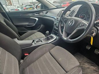 VAUXHALL INSIGNIA 1.6 CDTi SRi Nav Hatchback 5dr Diesel Manual Euro 6 (s/s) (136 p