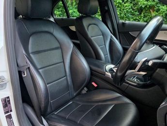 MERCEDES-BENZ C-CLASS 2.0 C200 AMG Line Saloon 4dr Petrol 7G-Tronic+ Euro 6 (s/s) (184