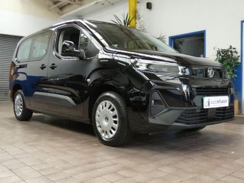 VAUXHALL Combo Life Electric 52kWh Design XL MPV 5dr Electric Auto (7.4kW Charger) (136 ps)
