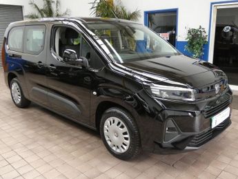 VAUXHALL Combo Life Electric 52kWh Design XL MPV 5dr Electric Auto (7.4kW Charger) (136 ps)