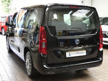 VAUXHALL Combo Life Electric 52kWh Design XL MPV 5dr Electric Auto (7.4kW Charger) (136 ps)