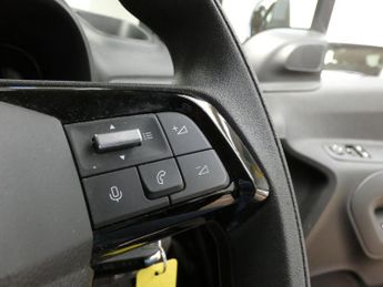 VAUXHALL Combo Life Electric 52kWh Design XL MPV 5dr Electric Auto (7.4kW Charger) (136 ps)