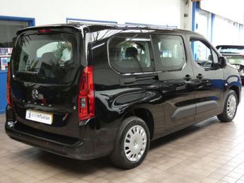 VAUXHALL Combo Life Electric 52kWh Design XL MPV 5dr Electric Auto (7.4kW Charger) (136 ps)