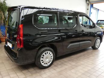 VAUXHALL Combo Life Electric 52kWh Design XL MPV 5dr Electric Auto (7.4kW Charger) (136 ps)