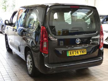 VAUXHALL Combo Life Electric 52kWh Design XL MPV 5dr Electric Auto (7.4kW Charger) (136 ps)