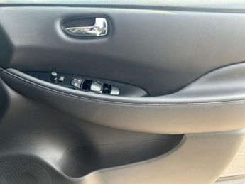 NISSAN LEAF 39kWh N-Connecta Hatchback 5dr Electric Auto (150 ps)