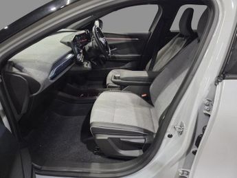 RENAULT 11 60kWh launch edition Hatchback 5dr Electric Auto (220 ps) 3D Vie