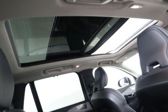 VOLVO XC90 2.0 B5 MHEV Ultimate Dark Auto 4WD Euro 6 (s/s) 5dr