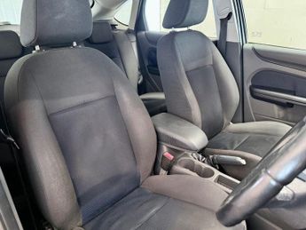 FORD FOCUS 1.8 Zetec Climate Hatchback 5dr Petrol Manual (169 g/km, 123 bhp