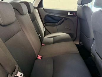 FORD FOCUS 1.8 Zetec Climate Hatchback 5dr Petrol Manual (169 g/km, 123 bhp