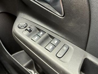 VAUXHALL Corsa Electric 50kWh Elite Nav Premium Hatchback 5dr Electric Auto (7.4Kw Charg