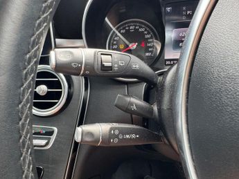 MERCEDES-BENZ GLC 2.0 GLC250 AMG Line (Premium Plus) SUV 5dr Petrol G-Tronic+ 4MAT