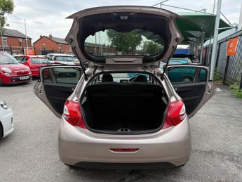 PEUGEOT 208 1.6 e-HDi Allure Hatchback 5dr Diesel Manual Euro 5 (s/s) (92 ps