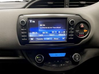 TOYOTA YARIS 1.5 VVT-h Icon Hatchback 5dr Petrol Hybrid E-CVT Euro 6 (s/s) (1