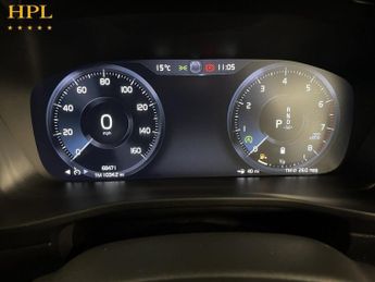 VOLVO XC40 2.0 B4 MHEV R-Design SUV 5dr Petrol Hybrid Auto AWD Euro 6 (s/s)