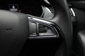 SKODA OCTAVIA 1.5 TSI ACT SE Drive Hatchback 5dr Petrol DSG Euro 6 (s/s) (150 