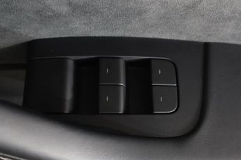 TESLA MODEL Y (Dual Motor) Performance Auto 4WDE 5dr