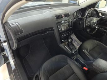 SKODA OCTAVIA 2.0 TDI Laurin & Klement Estate 5dr Diesel DSG Euro 4 (140 ps)