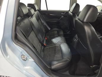 SKODA OCTAVIA 2.0 TDI Laurin & Klement Estate 5dr Diesel DSG Euro 4 (140 ps)