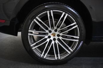 PORSCHE MACAN Porsche Macan 3.0 TD V6 S SUV 5dr Diesel PDK 4WD Euro 6 (s/s) (2