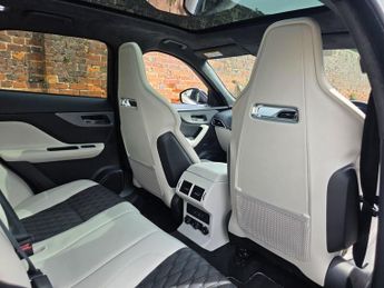 JAGUAR F-PACE 5.0 V8 SVR SUV 5dr Petrol Quickshift AWD Euro 6 (s/s) (550 ps)