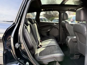 FORD KUGA 2.0 TDCi ST-Line SUV 5dr Diesel Powershift AWD Euro 6 (s/s) (180