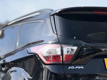 FORD KUGA 2.0 TDCi ST-Line SUV 5dr Diesel Powershift AWD Euro 6 (s/s) (180