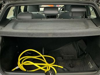 VOLKSWAGEN ID.3 Pro Performance 58kWh Life Hatchback 5dr Electric Auto (204 ps)