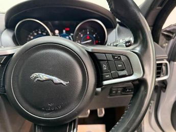 JAGUAR F-PACE 3.0 D300 V6 S SUV 5dr Diesel Auto AWD Euro 6 (s/s) (300 ps)
