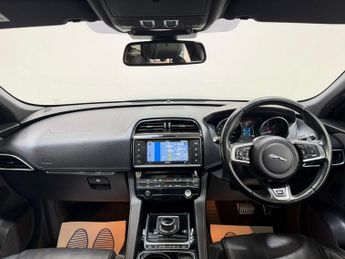 JAGUAR F-PACE 3.0 D300 V6 S SUV 5dr Diesel Auto AWD Euro 6 (s/s) (300 ps)