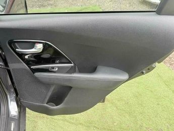 KIA NIRO 1.6 GDi 8.9kWh 3 DCT Euro 6 (s/s) 5dr