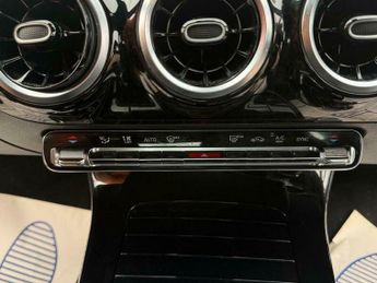 MERCEDES-BENZ A CLASS 1.3 A200 AMG Line 7G-DCT Euro 6 (s/s) 5dr