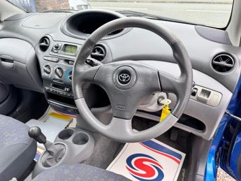 TOYOTA YARIS 1.0 VVT-i Colour Collection Hatchback 5dr Petrol Manual (137 g/k