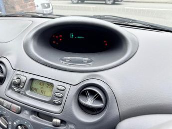 TOYOTA YARIS 1.0 VVT-i Colour Collection Hatchback 5dr Petrol Manual (137 g/k