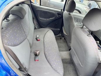 TOYOTA YARIS 1.0 VVT-i Colour Collection Hatchback 5dr Petrol Manual (137 g/k