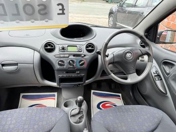 TOYOTA YARIS 1.0 VVT-i Colour Collection Hatchback 5dr Petrol Manual (137 g/k