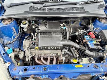 TOYOTA YARIS 1.0 VVT-i Colour Collection Hatchback 5dr Petrol Manual (137 g/k