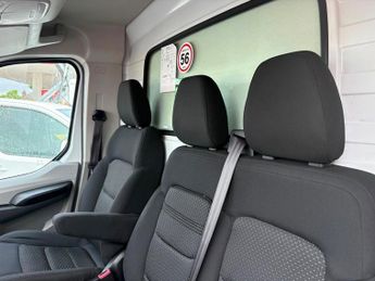 MAXUS EDELIVER 9 White 65kWh electric Luton van, 17,060 miles, Automatic, 10in To