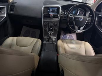 VOLVO XC60 2.4 D5 SE Lux Nav SUV 5dr Diesel Geartronic AWD Euro 5 (215 ps)