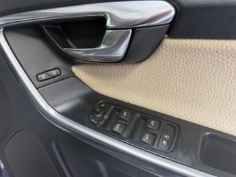 VOLVO XC60 2.4 D5 SE Lux Nav SUV 5dr Diesel Geartronic AWD Euro 5 (215 ps)