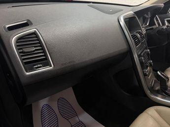 VOLVO XC60 2.4 D5 SE Lux Nav SUV 5dr Diesel Geartronic AWD Euro 5 (215 ps)