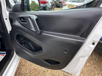 PEUGEOT PARTNER 1.6 HDi 850 Professional Panel Van 4dr Diesel Manual L1 (132 g/k