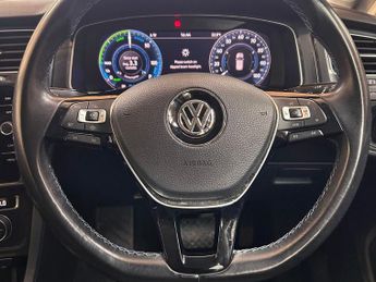 VOLKSWAGEN E-GOLF 35.8kWh e-Golf Hatchback 5dr Electric Auto (136 ps)