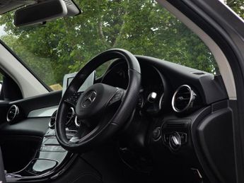 MERCEDES-BENZ GLC 2.1 GLC220d Urban Edition SUV 5dr Diesel G-Tronic+ 4MATIC Euro 6
