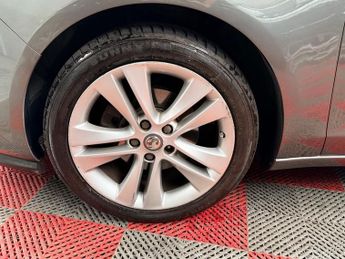 VAUXHALL ZAFIRA TOURER 1.4i Turbo SRi Nav MPV 5dr Petrol Auto Euro 6 (140 ps)