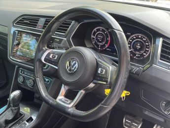VOLKSWAGEN TIGUAN 2.0 TDI R-Line SUV 5dr Diesel DSG Auto 