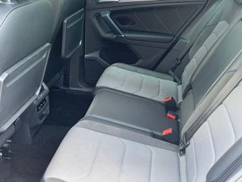 VOLKSWAGEN TIGUAN 2.0 TDI R-Line SUV 5dr Diesel DSG Auto 