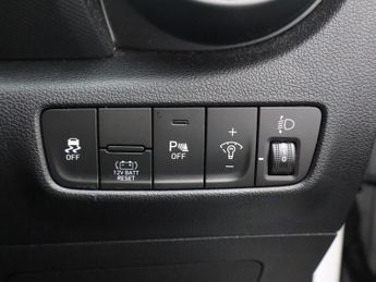HYUNDAI KONA 1.6 h-GDi SE Connect SUV 5dr Petrol Hybrid DCT Euro 6 (s/s) (141