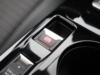 PEUGEOT E-208 50kWh Allure Hatchback 5dr Electric Auto (136 ps)